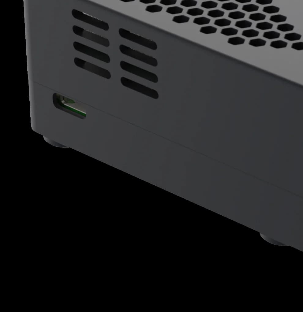 ProdQ Box od tyłu: zbliżenie na port zasilania USB-C i boczną wentylację